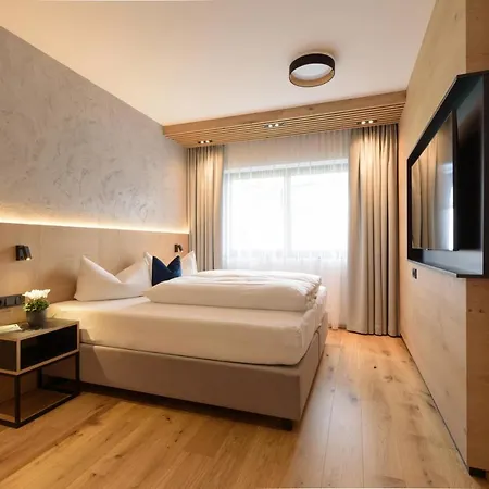 Haus St Anton - Incl Gratis Premium Sommerkarte Sankt Anton am Arlberg Exterior photo