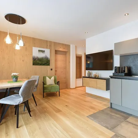 Haus St Anton - Incl Gratis Premium Sommerkarte Sankt Anton am Arlberg Exterior photo